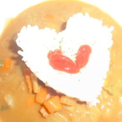 残業旦那君～帰ってから少し食べたい～というのでハートカレー♥
お疲れですから、たまには（＾ｍ＾）ハートにしておいてあげよう♪
ホヌさんご馳走様ね★